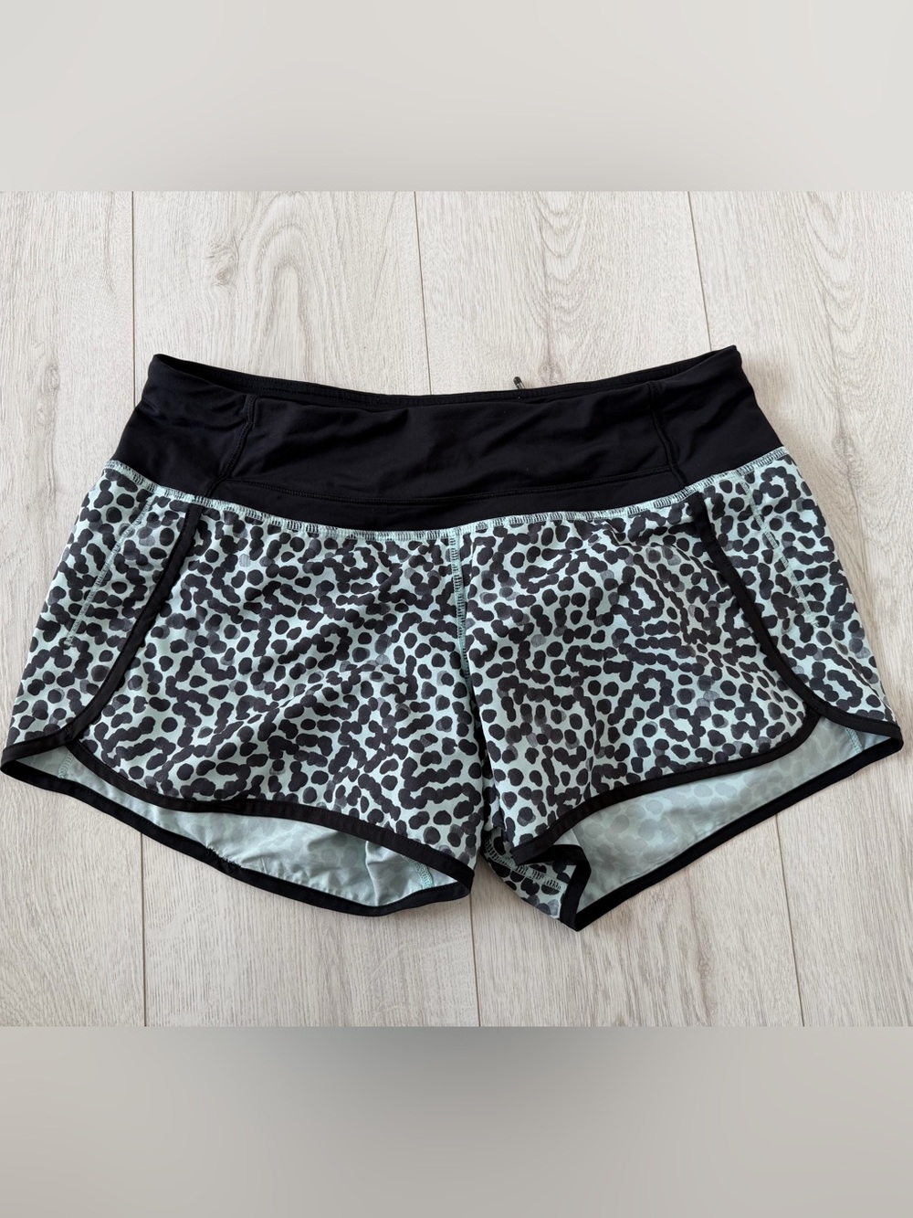 Lululemon Women's Black & Mint Leopard Print Active Shorts size 6